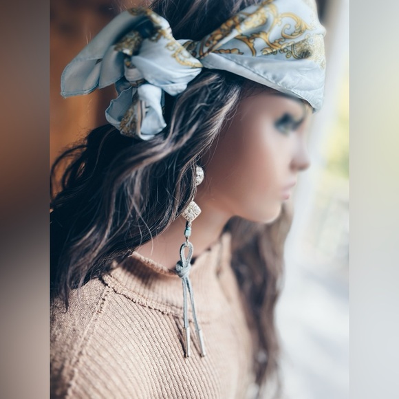 Scarf Baroque Pattern - Picture 6 of 12